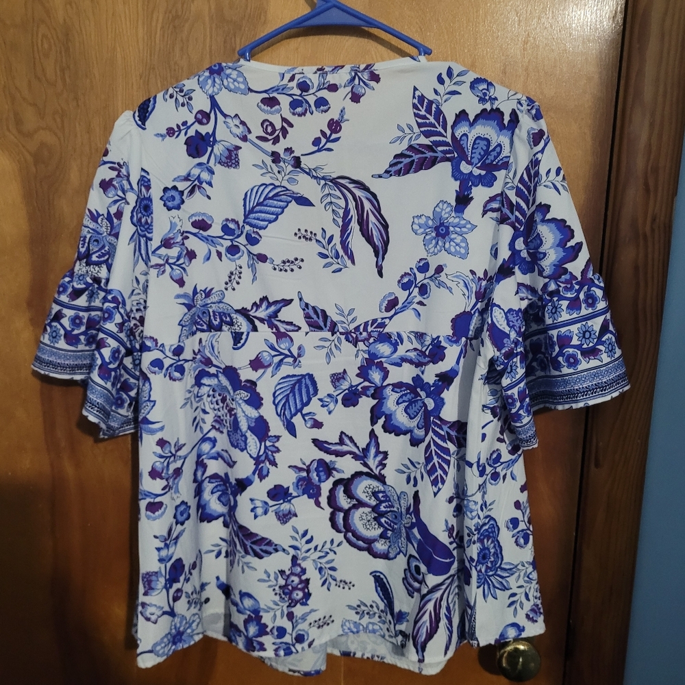 Blue Floral Women's Blouse - Picture 6 of 7